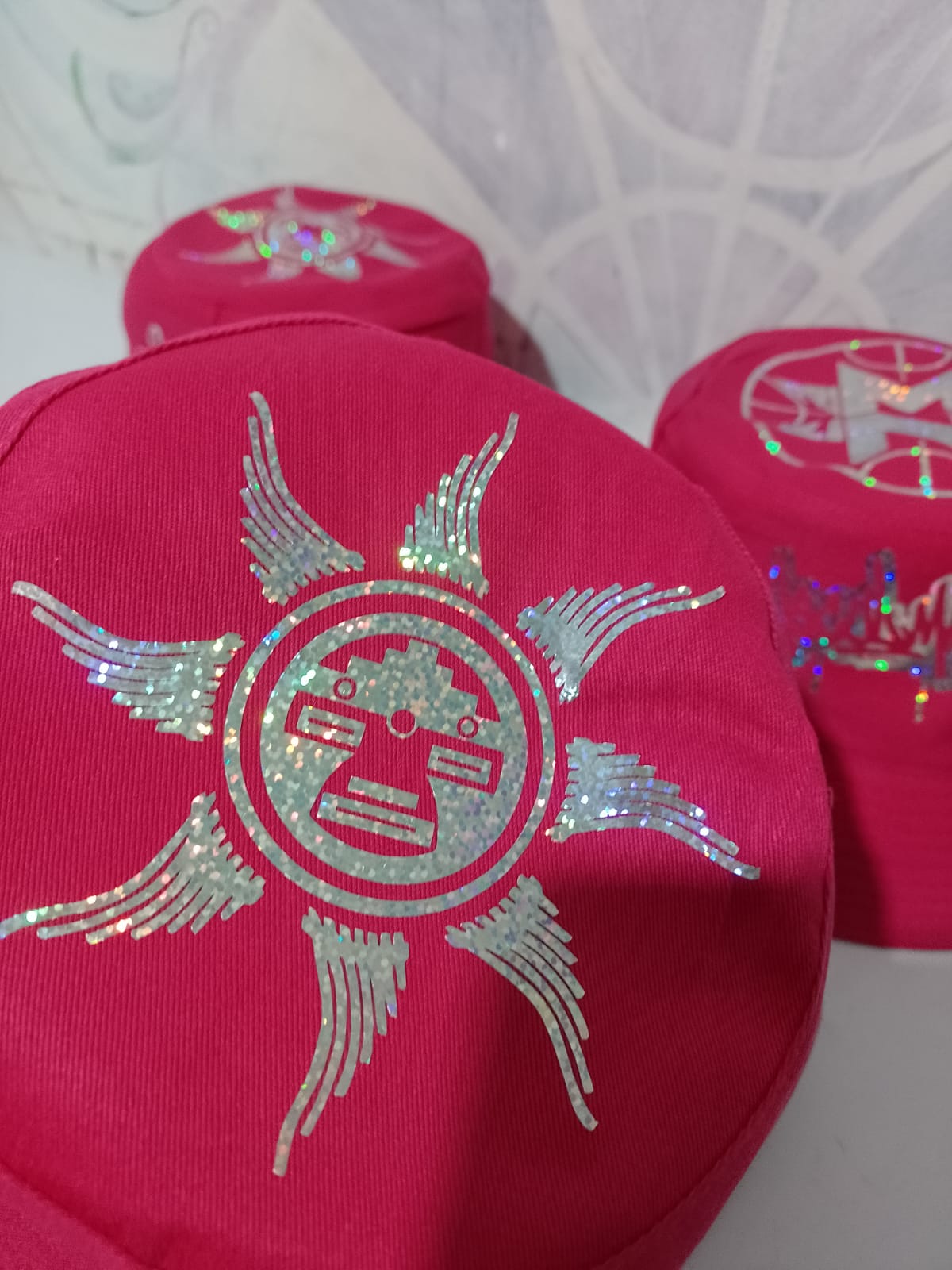 Gorro reversible fucsia con negro (para mujer)